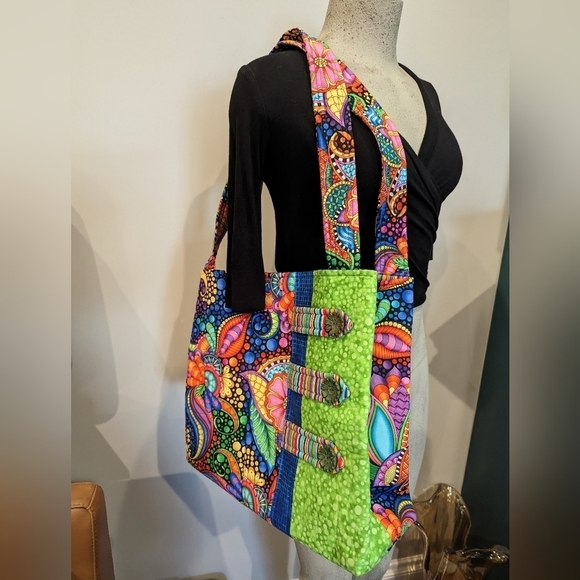 Artisan handcrafted, Psychedelic vibrant colourful quilted shoulder bag - Picture 7 of 10